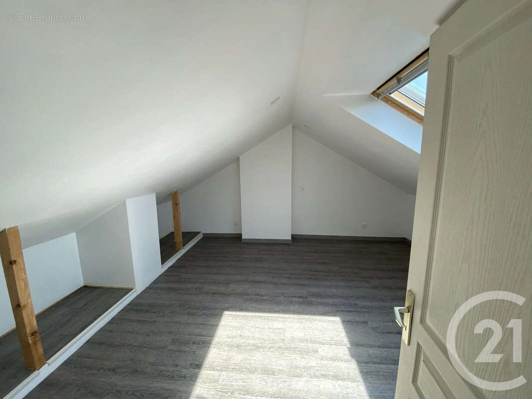 Maison à BUSSY-LETTREE