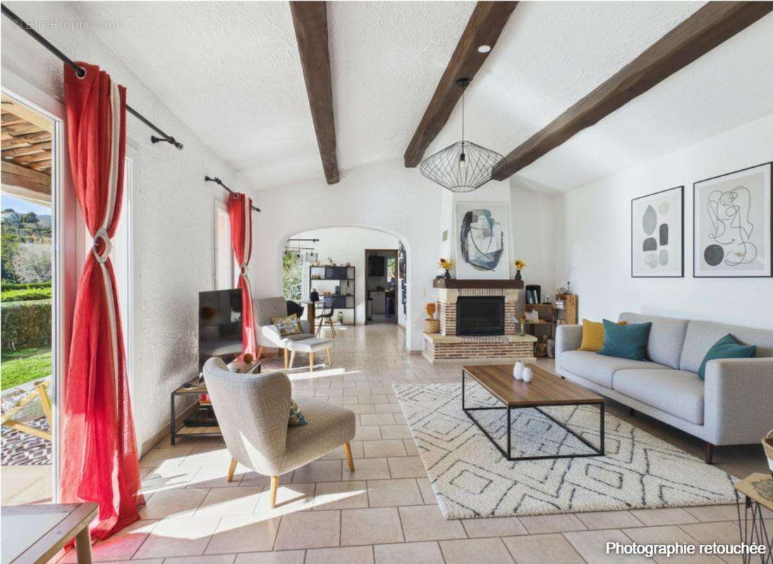 Maison à CHATEAUNEUF-GRASSE