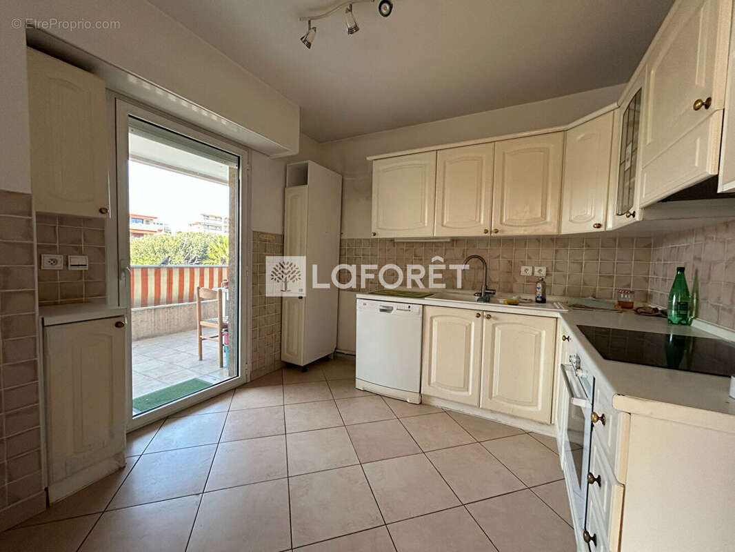 Appartement à SAINT-LAURENT-DU-VAR