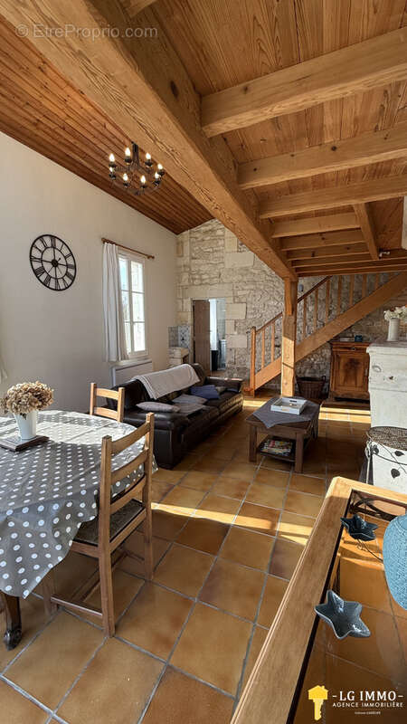 Maison à BRIE-SOUS-MORTAGNE
