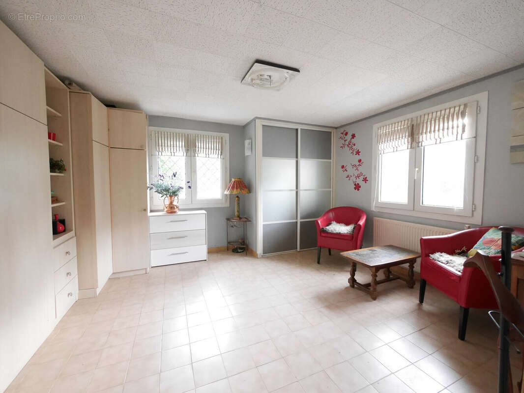 Studio rez de jardin  - Maison à NIMES