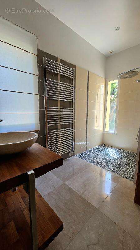 Maison authentique et contemporaine avec piscine et garage 167m2 - photo 9