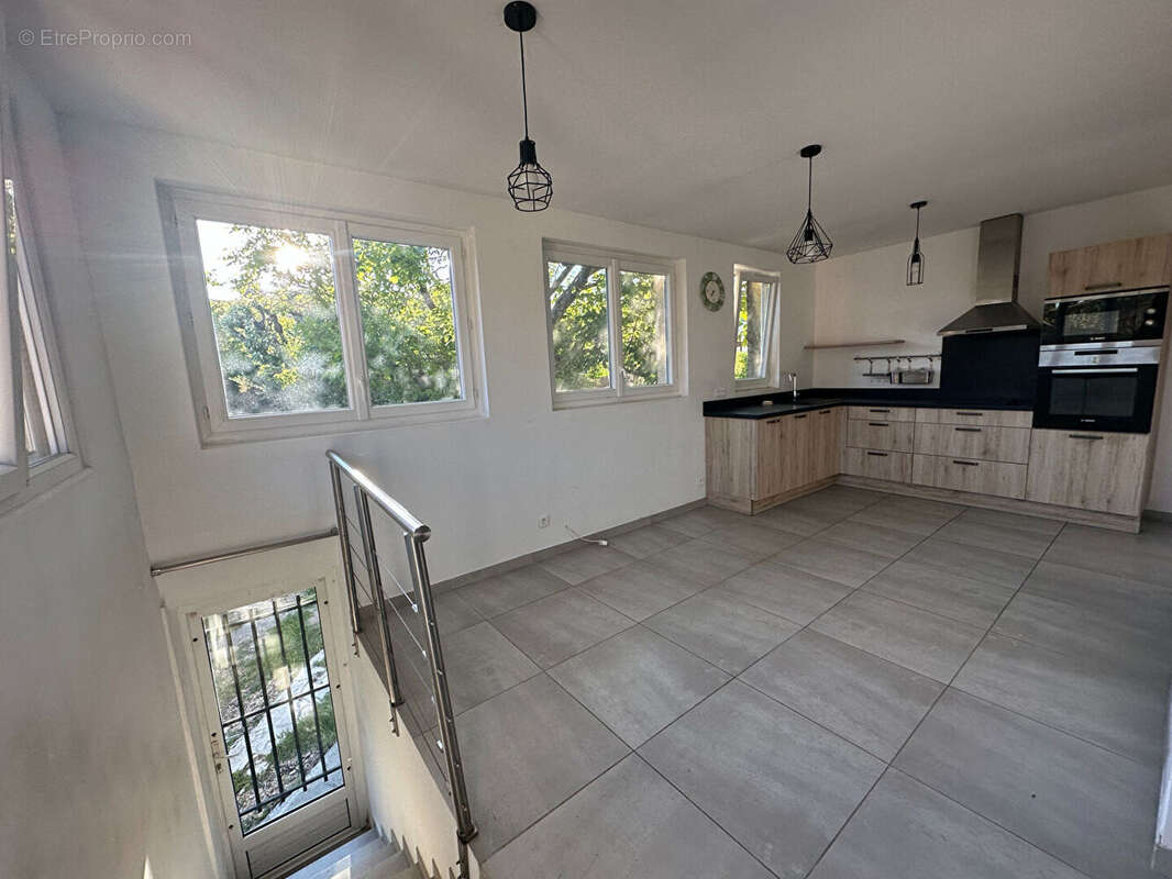 Appartement à VENELLES