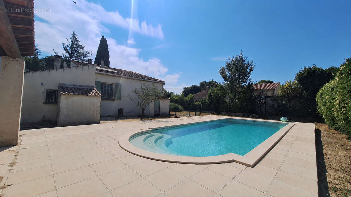 Maison 5 pieces de 113 m² habitables sur 1036 m² de terrain 84500 bollene - photo 3