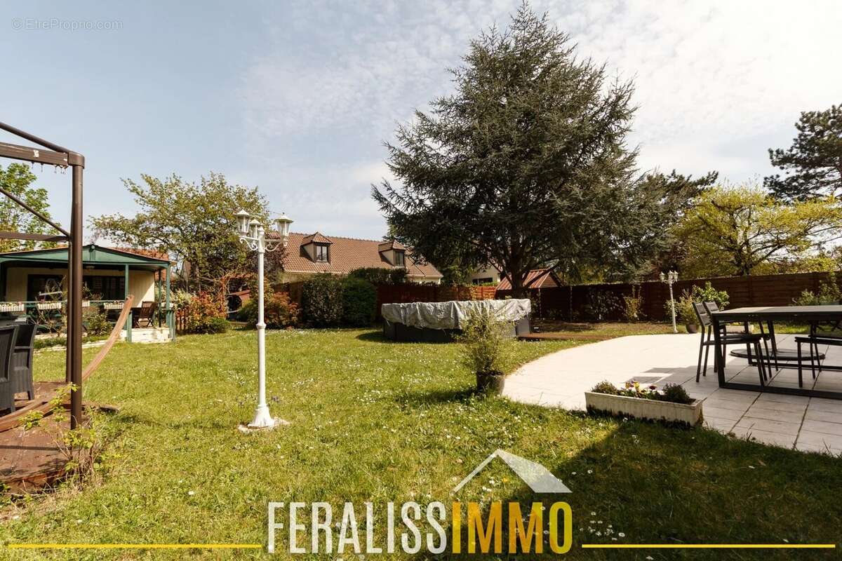 Maison à NEUVILLE-SUR-OISE