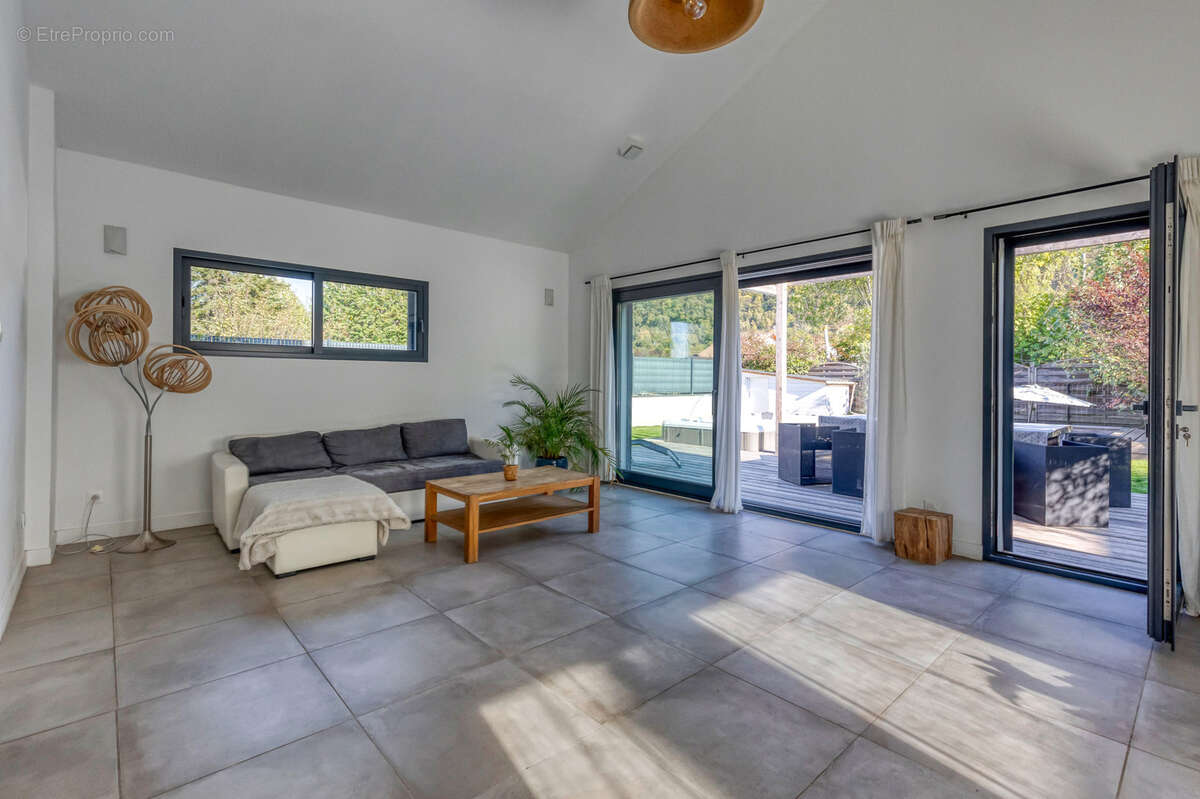 Maison à CHAMP-SUR-DRAC