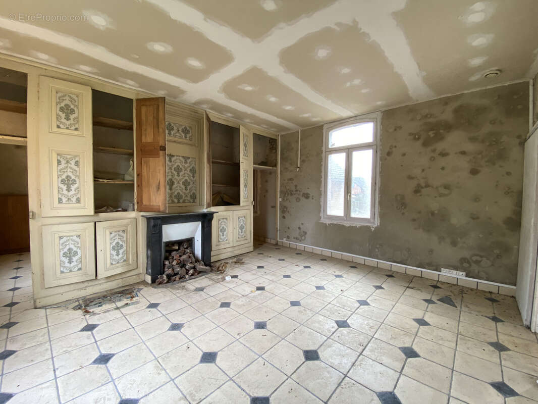 Maison à ESTREES-LES-CRECY
