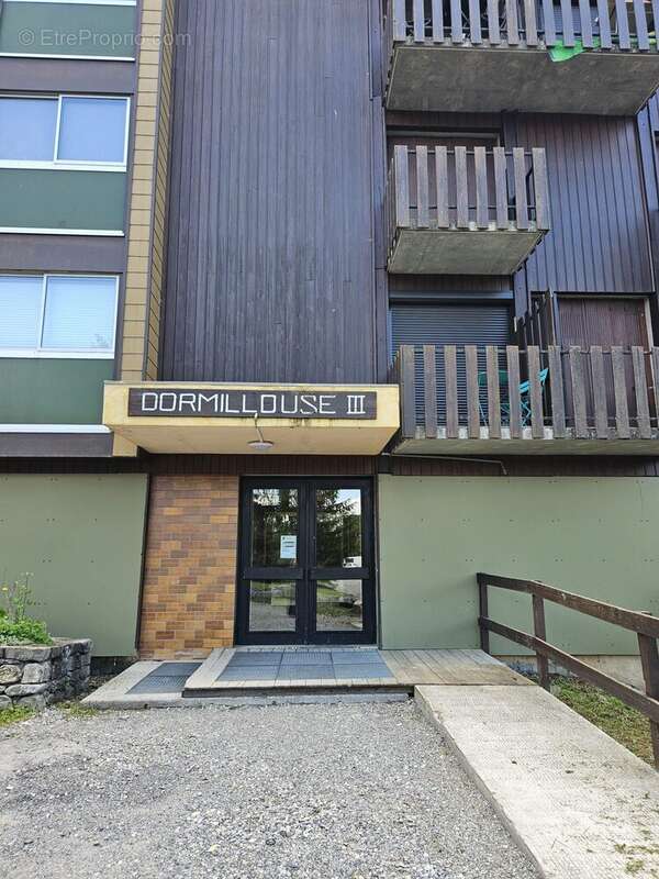 Hall d'entrée extérieur - Appartement à MONTCLAR