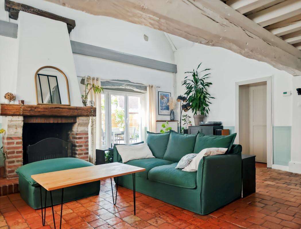 Charme & Authenticité : Maison de caractère avec jardin intimiste –Mareau-aux-Prés - photo 2