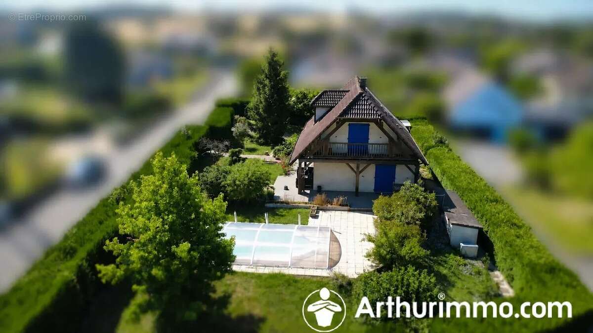 Maison à DAMPIERRE-LES-BOIS
