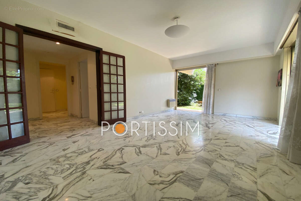 Appartement à SAINT-LAURENT-DU-VAR