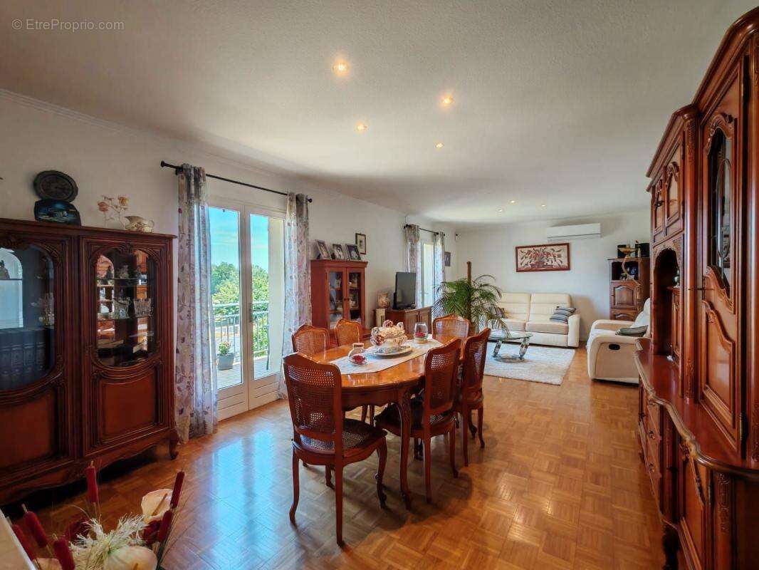 Maison à SAINT-PANTALEON-DE-LARCHE