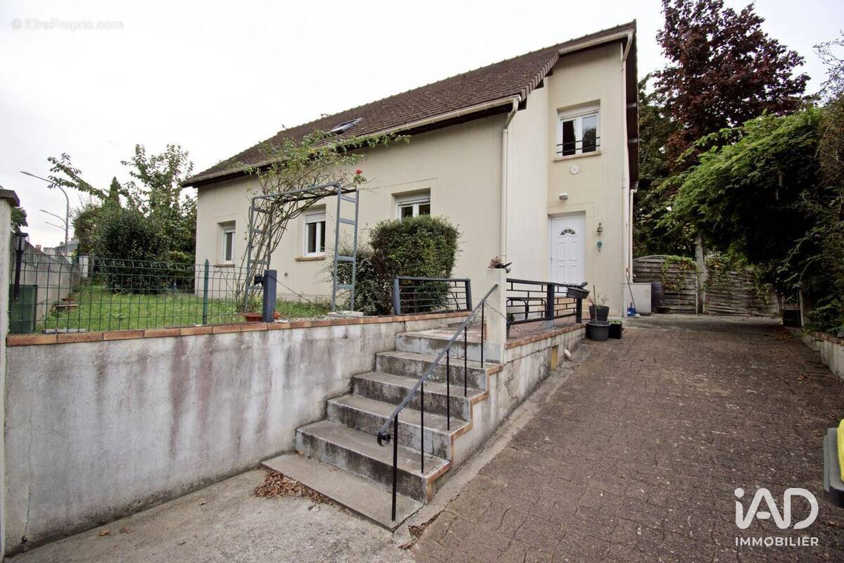 Photo 1 - Maison à SAINT-GERMAIN-LES-ARPAJON