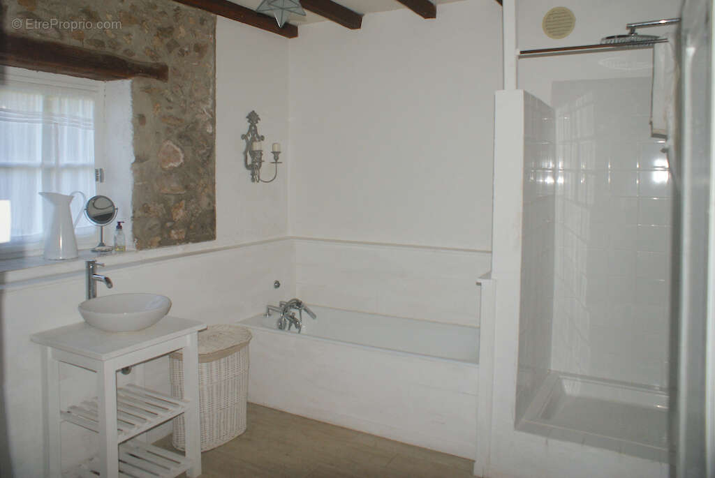 A VOIR. Belle maison en pierre de 4 chambres avec dépendances et vues sur terrain d'environ 2811m2 - photo 15