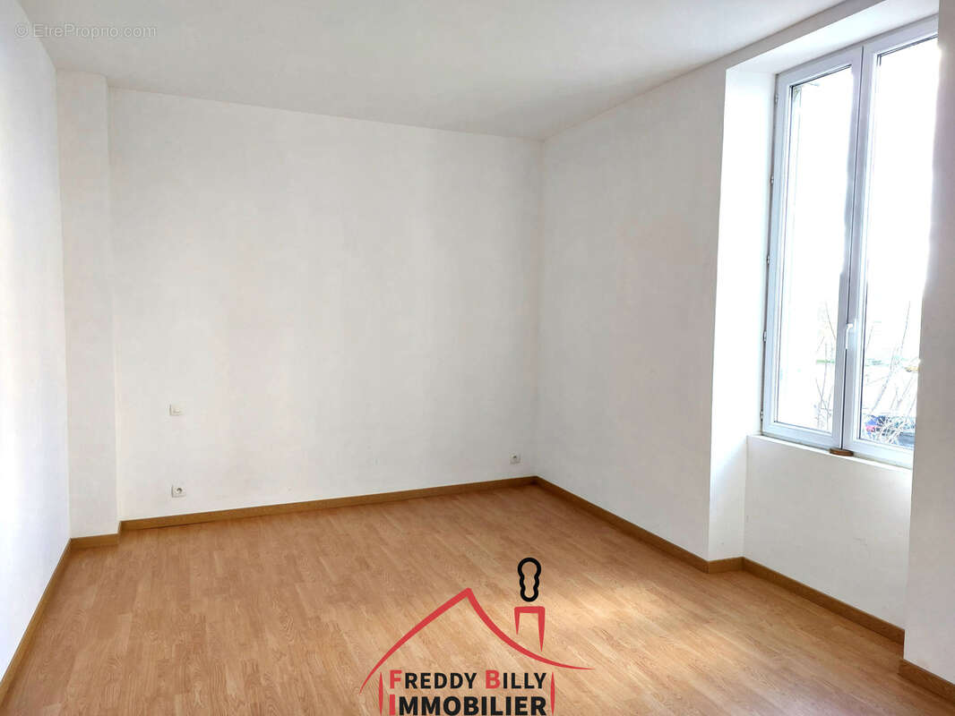 Maison à SAINT-VARENT