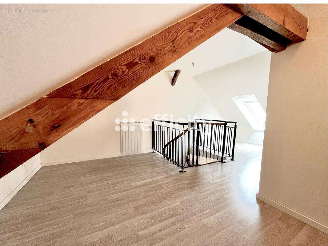 Maison à NANTEUIL-LA-FOSSE