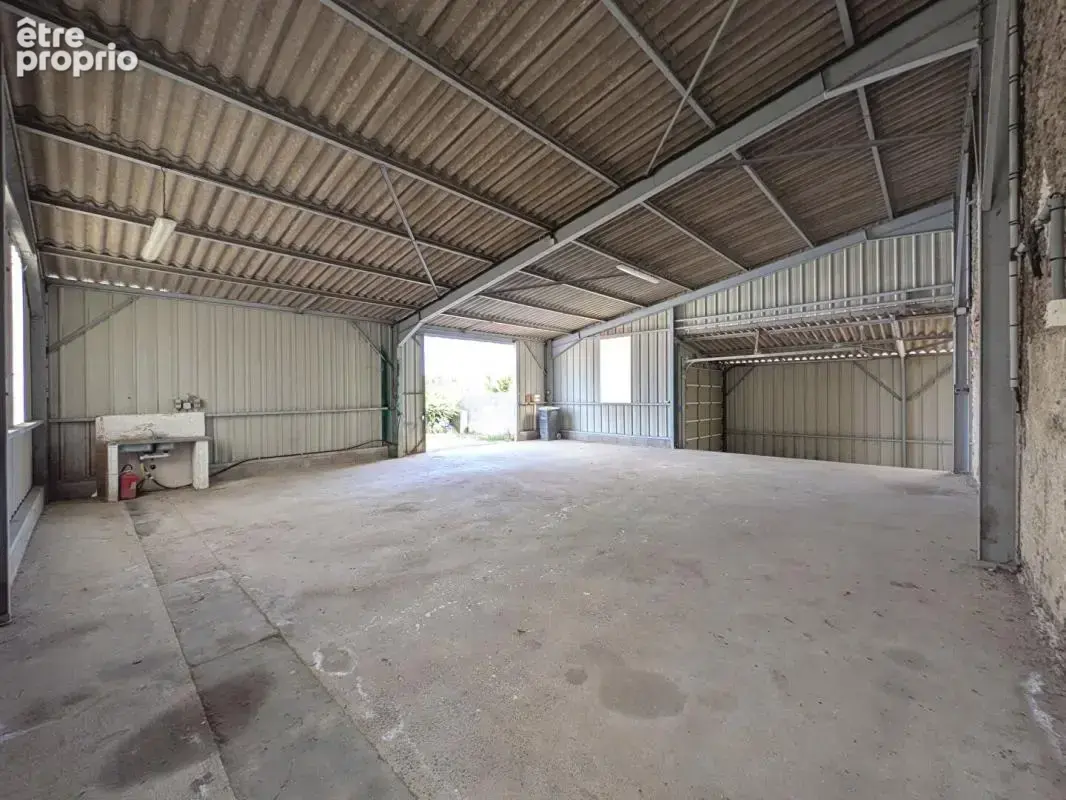 Bâtiment 155m² sur terrain de 200m², bourg Saint Julien de Concelles (44450) - photo 2