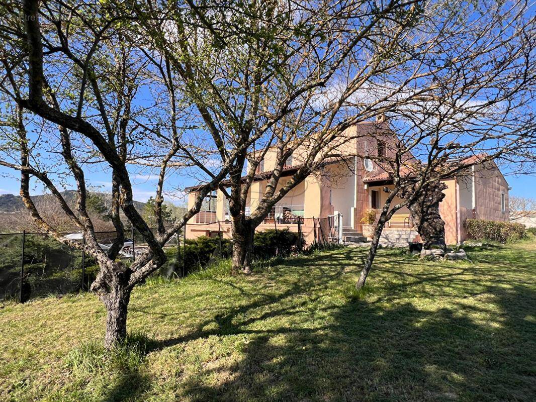 Maison à SAINT-SAUVEUR-DE-CRUZIERES