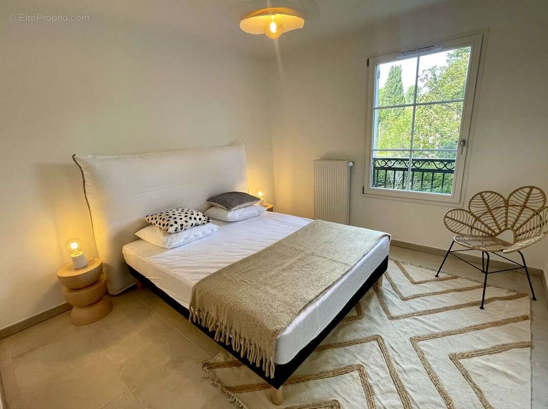 Appartement à ROQUEFORT-LES-PINS