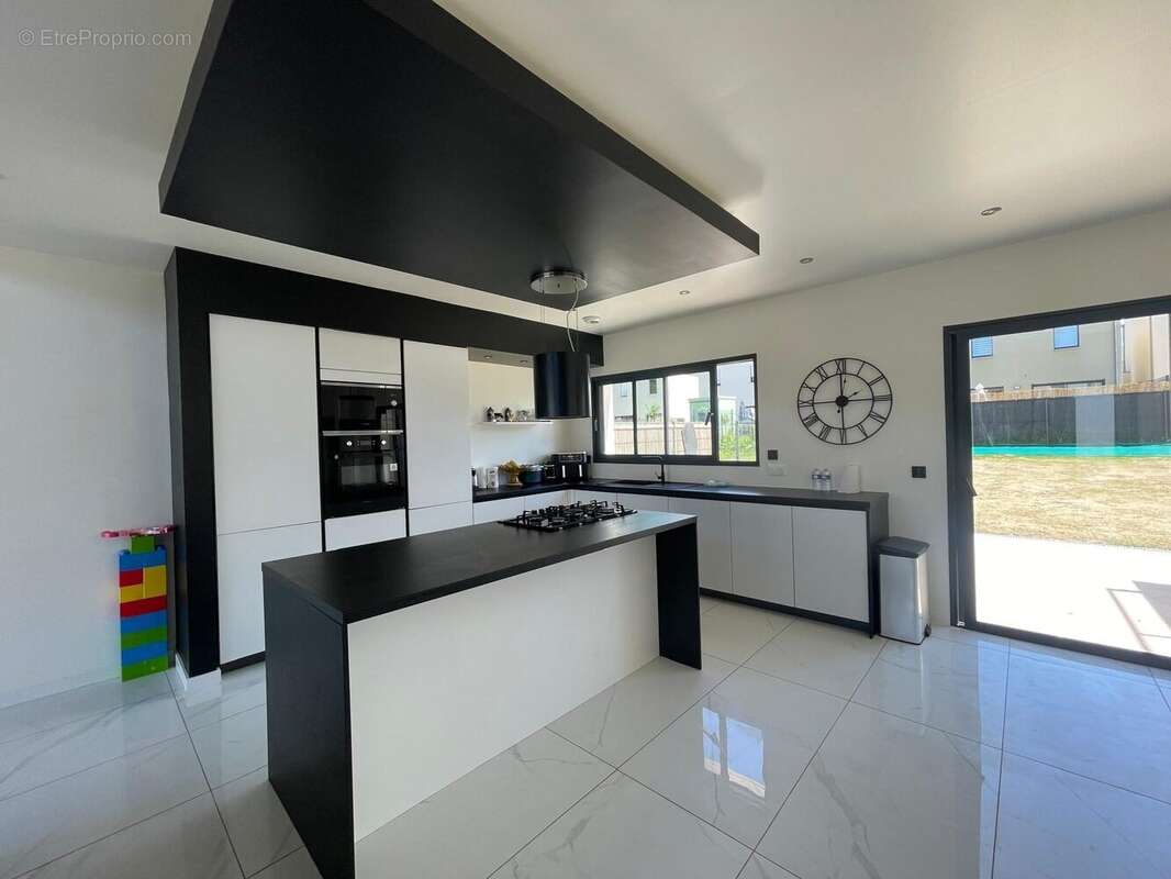 Maison 165 m² à Saint-Erblon  - photo 9