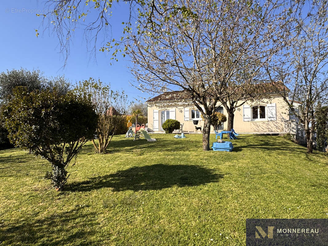 Maison à BARBEZIEUX-SAINT-HILAIRE