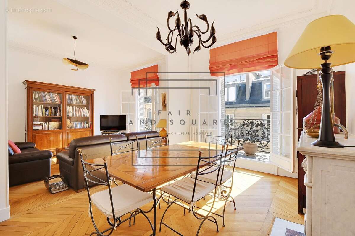 Appartement à PARIS-16E