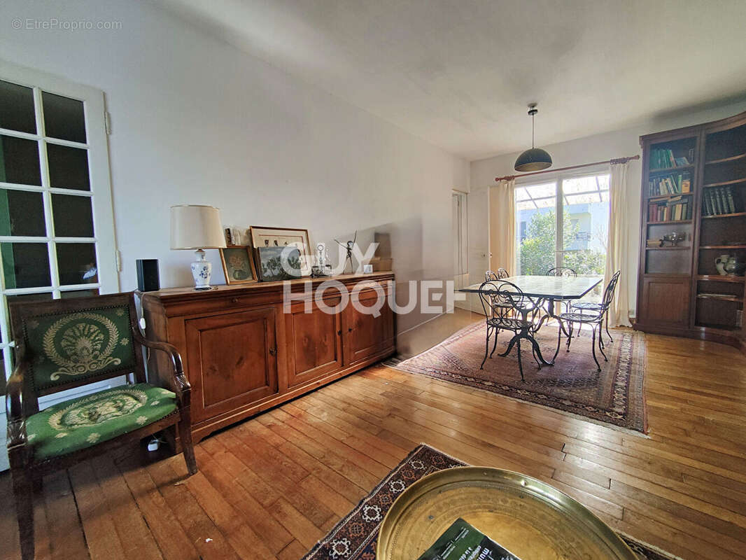 Maison à LA GARENNE-COLOMBES