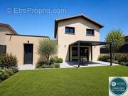 Maison à EYZIN-PINET