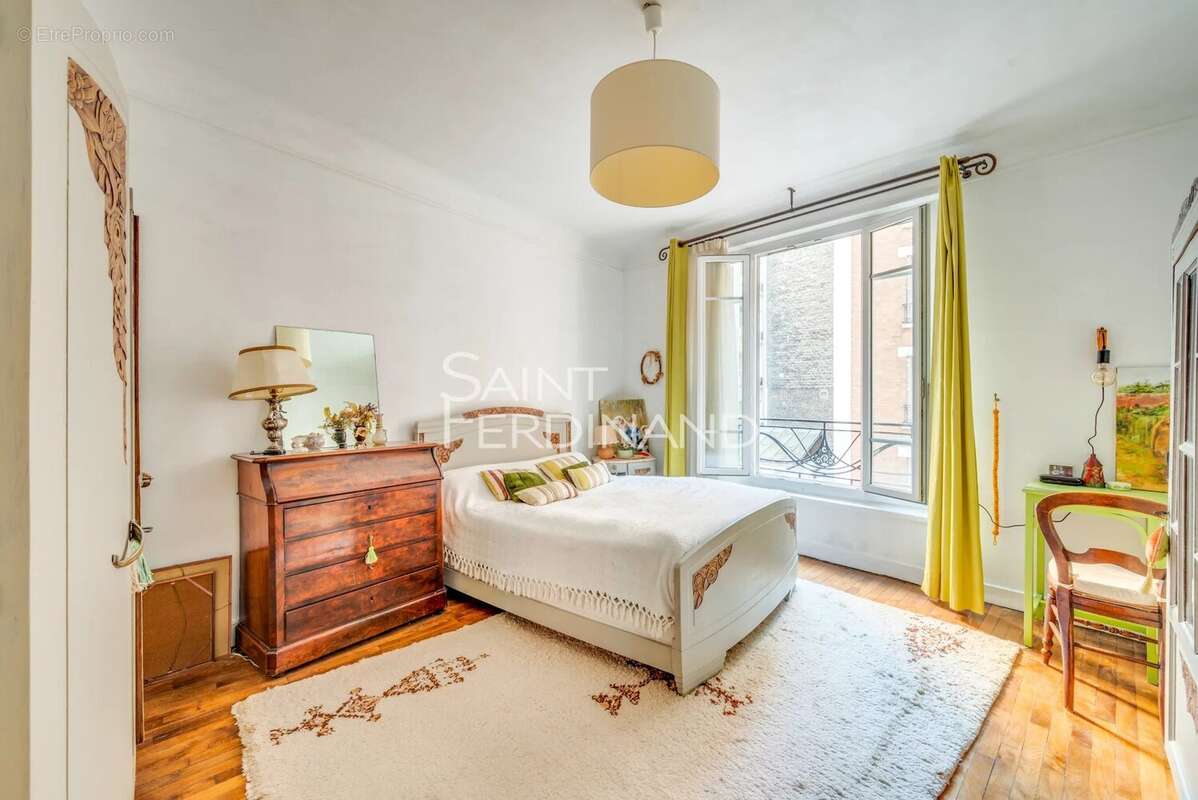 Appartement à NEUILLY-SUR-SEINE