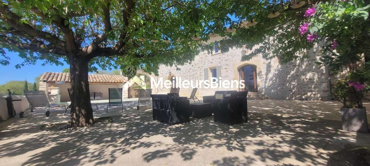 Propriété en pierre 427 m² à Saint-Just-d'Ardèche avec 2 gîtes 5* - photo 7