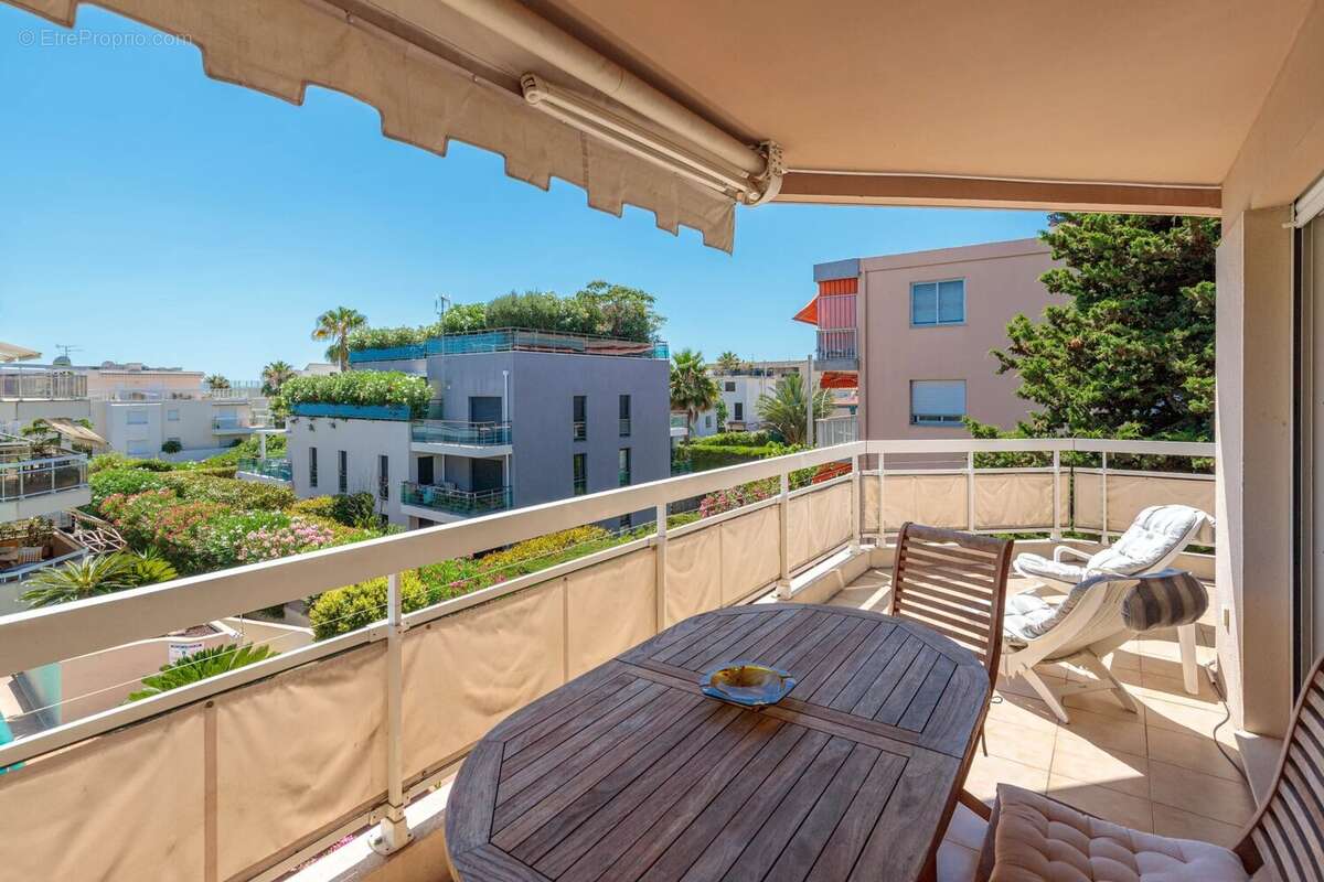VENDU - Exclusivité  - JUAN-LES-PINS - Magnifique 3P avec terrasse de 40m² - piscine - parking en sous sol - à 150 m des plages - photo 14