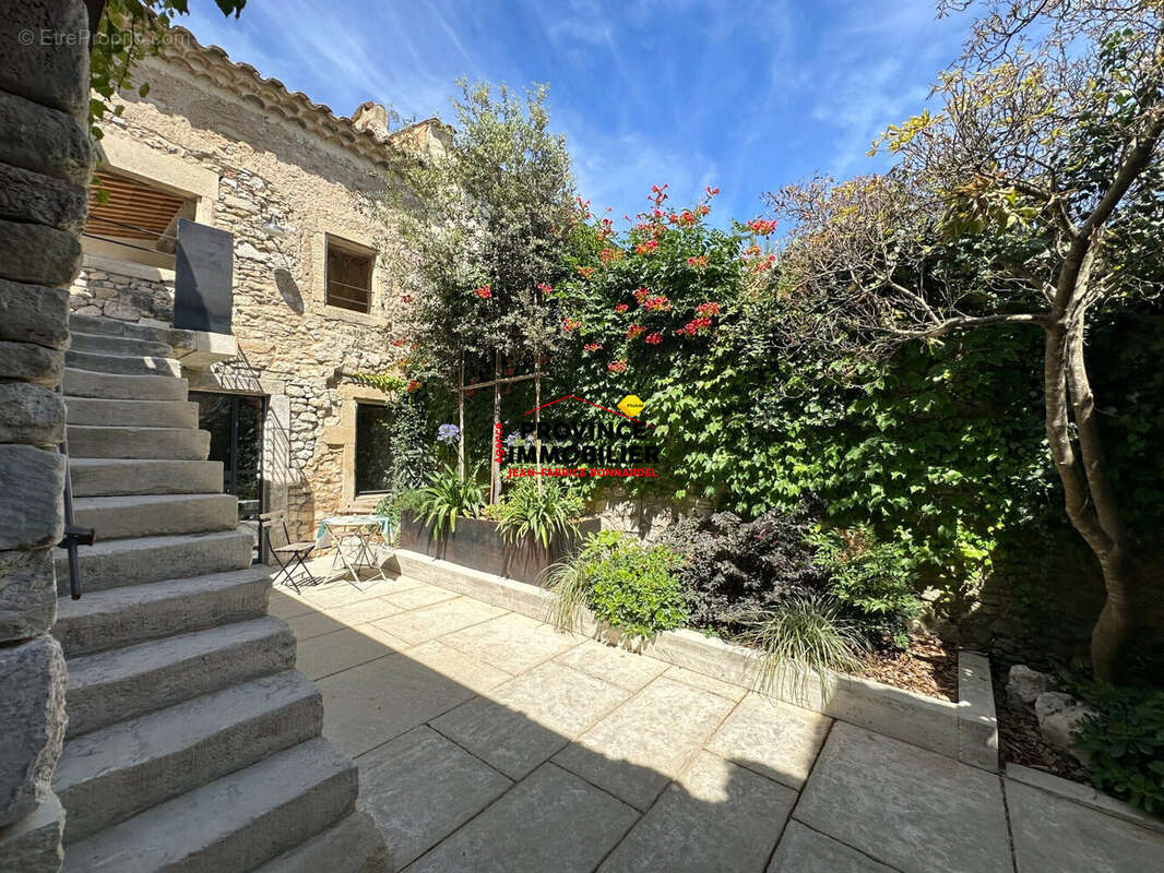 Maison 353 m² à Grignan  - photo 4