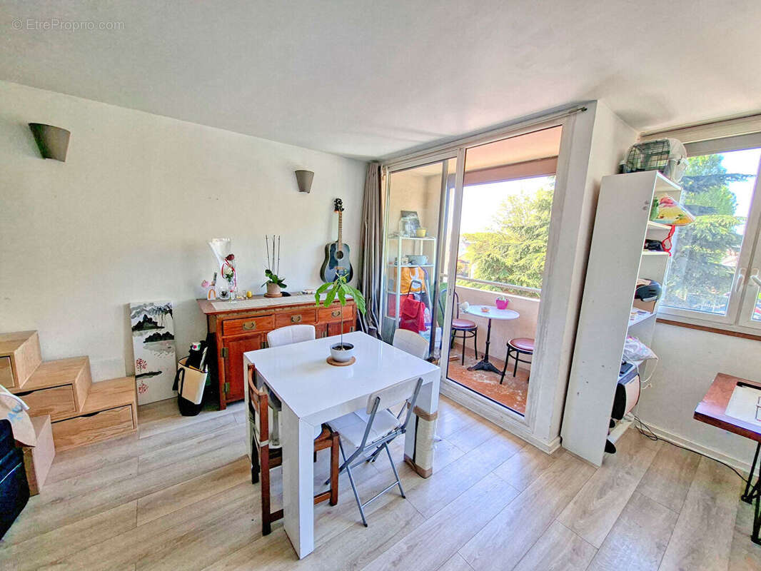 Appartement à FRESNES