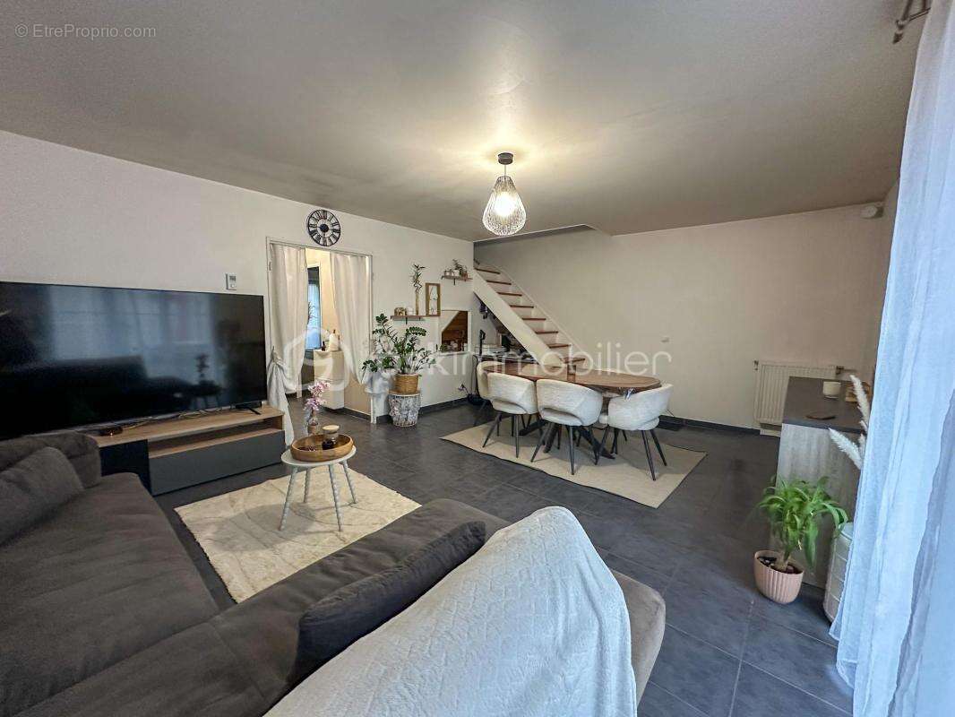 Maison à SAVIGNY-LE-TEMPLE