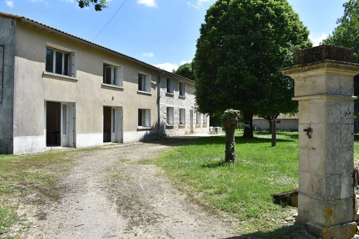 Maison à BEAUVOIR-SUR-NIORT