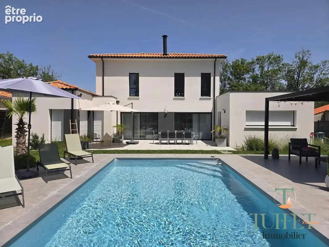 Maison 194 m² à Breuillet  - photo 5