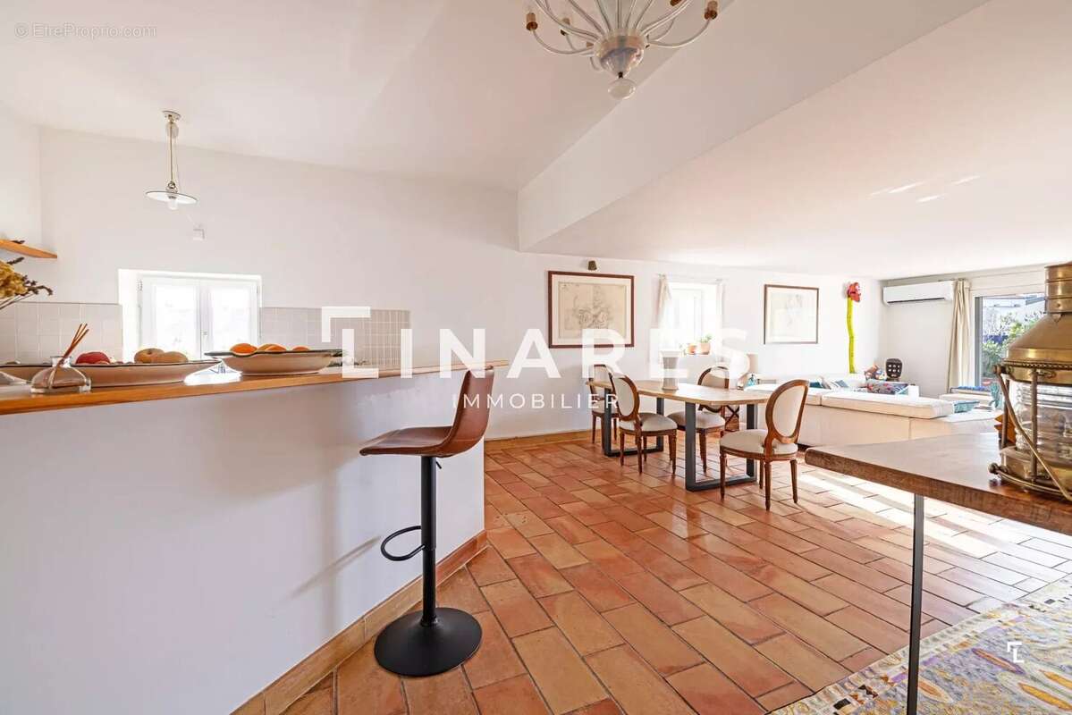 Appartement à MARSEILLE-2E