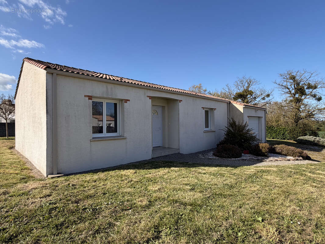 Maison à AIZENAY