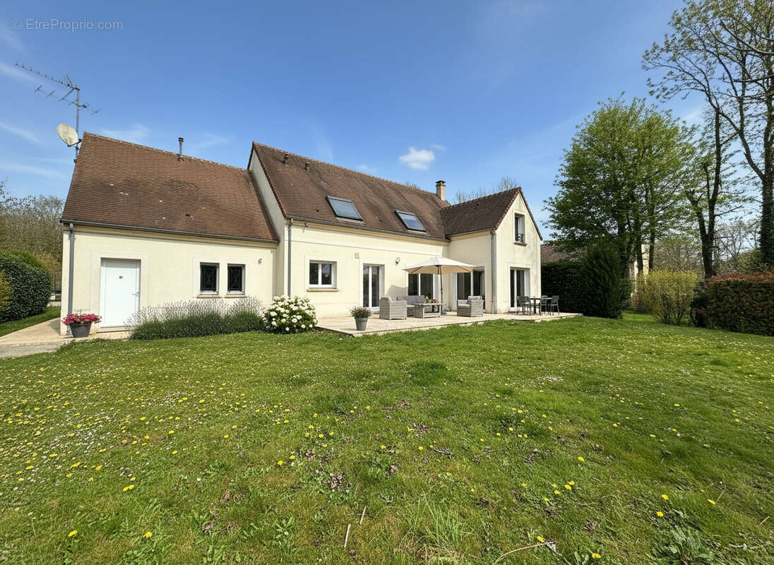 Maison à CRECY-LA-CHAPELLE