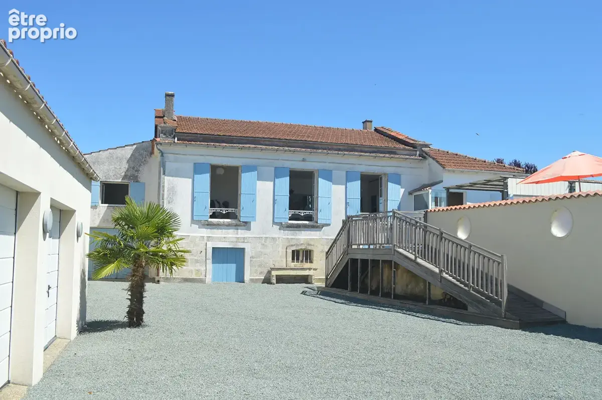Maison avec piscine, commerces à pied, dépendances et grands garages, proche TGV et plages - photo 9