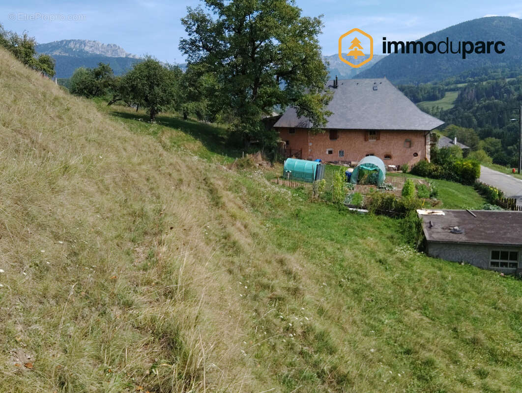 Terrain à BELLECOMBE-EN-BAUGES