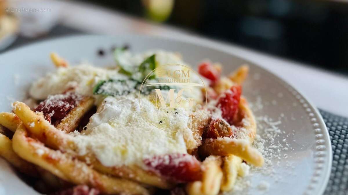 Commerce à LES MAGES