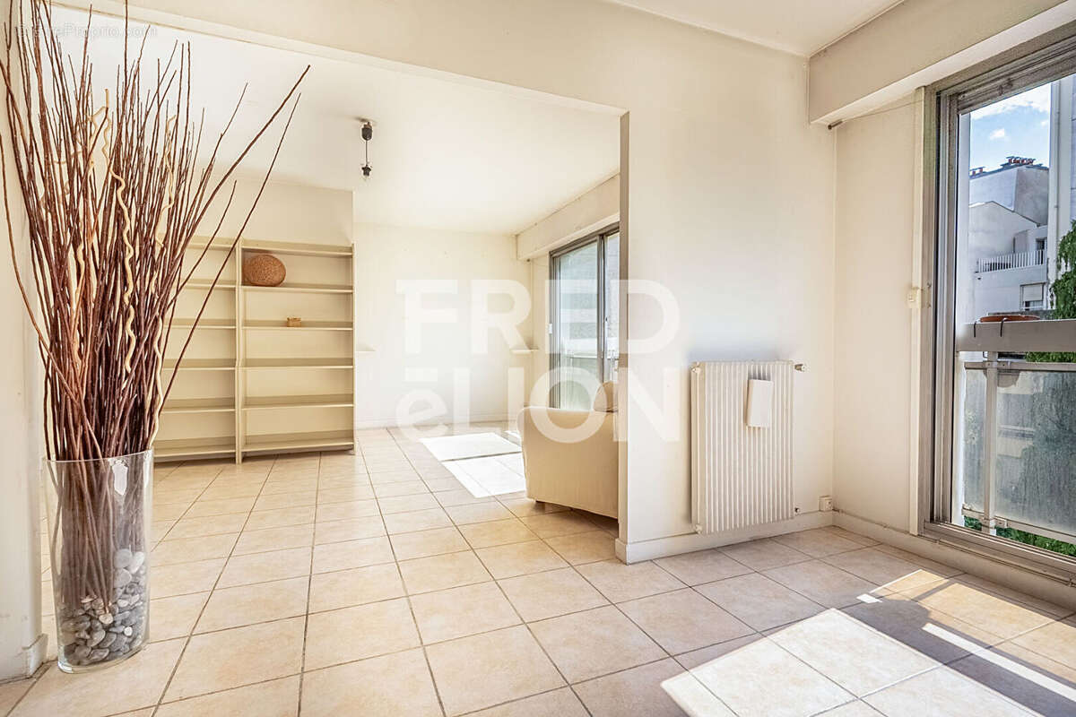 Appartement à PARIS-11E