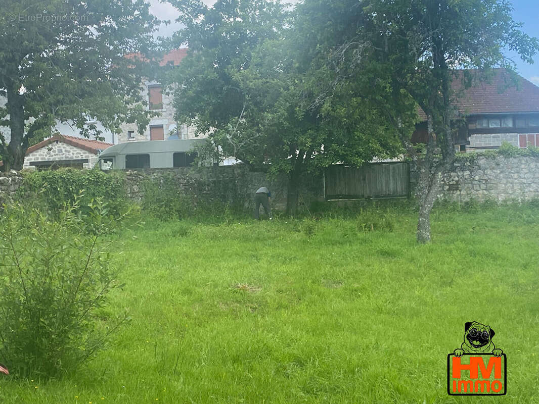 Maison à SAUVIAT-SUR-VIGE