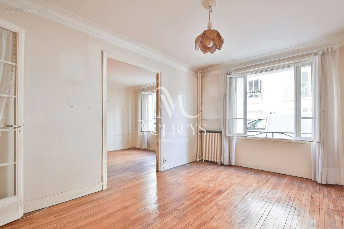 Appartement à PARIS-16E