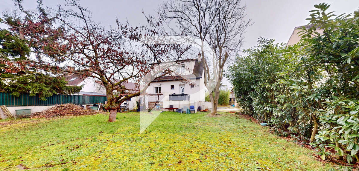 Maison à LES MUREAUX