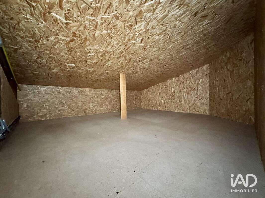 Photo 8 - Commerce à VERNANTES