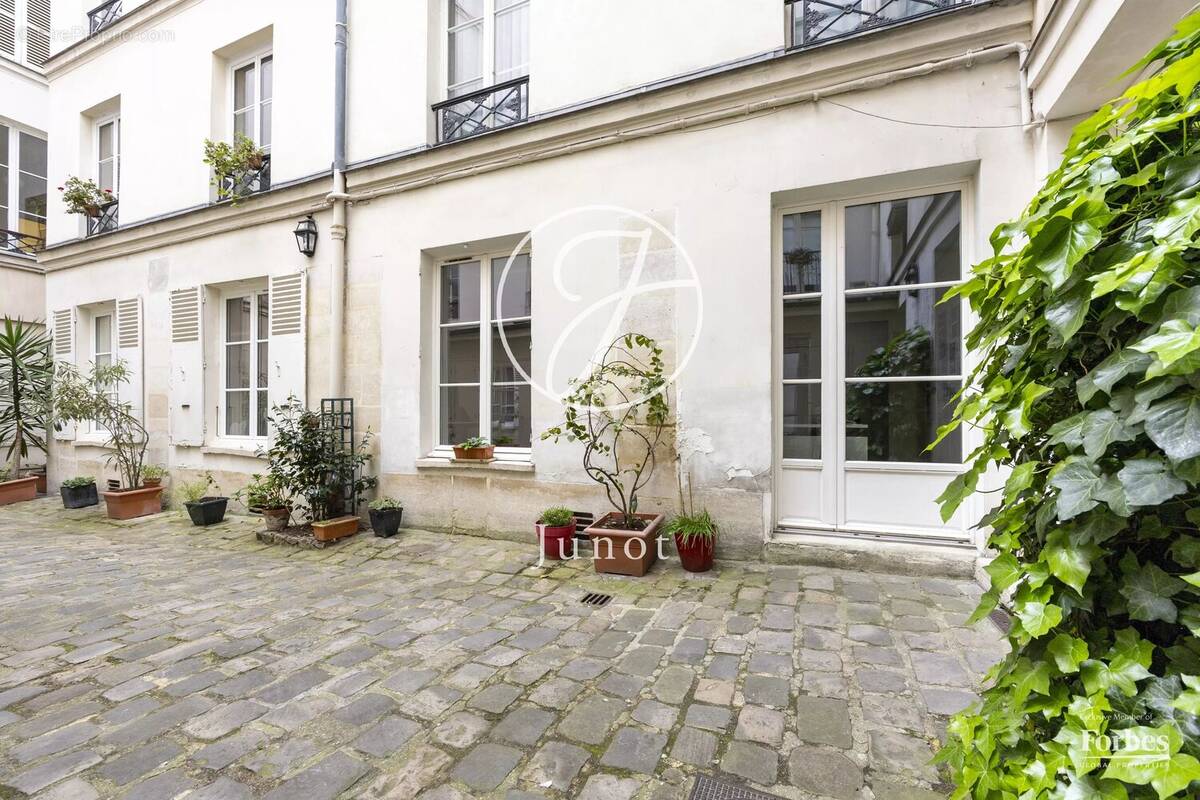 Commerce à PARIS-4E