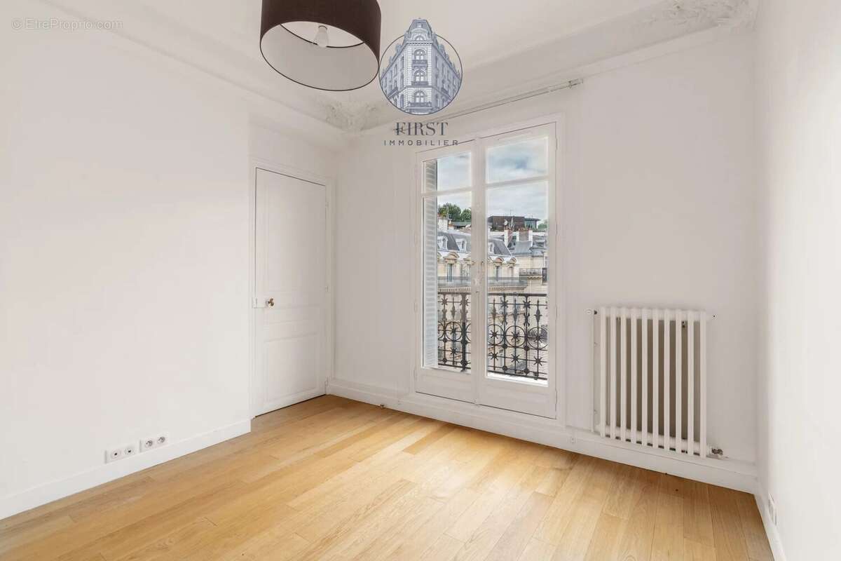 Appartement à PARIS-8E
