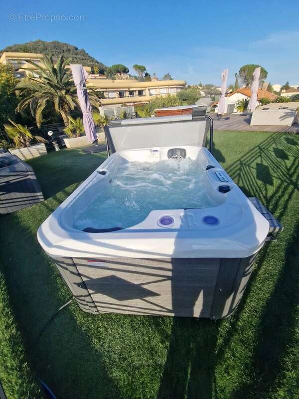 Appartement à MANDELIEU-LA-NAPOULE